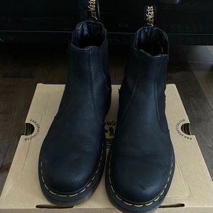 Dr. Martens 2976 chelsea boots size 6